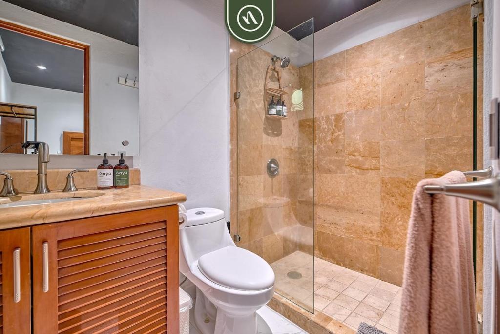 Modern 2BR Condo in Old Town - Private Terrace - 4