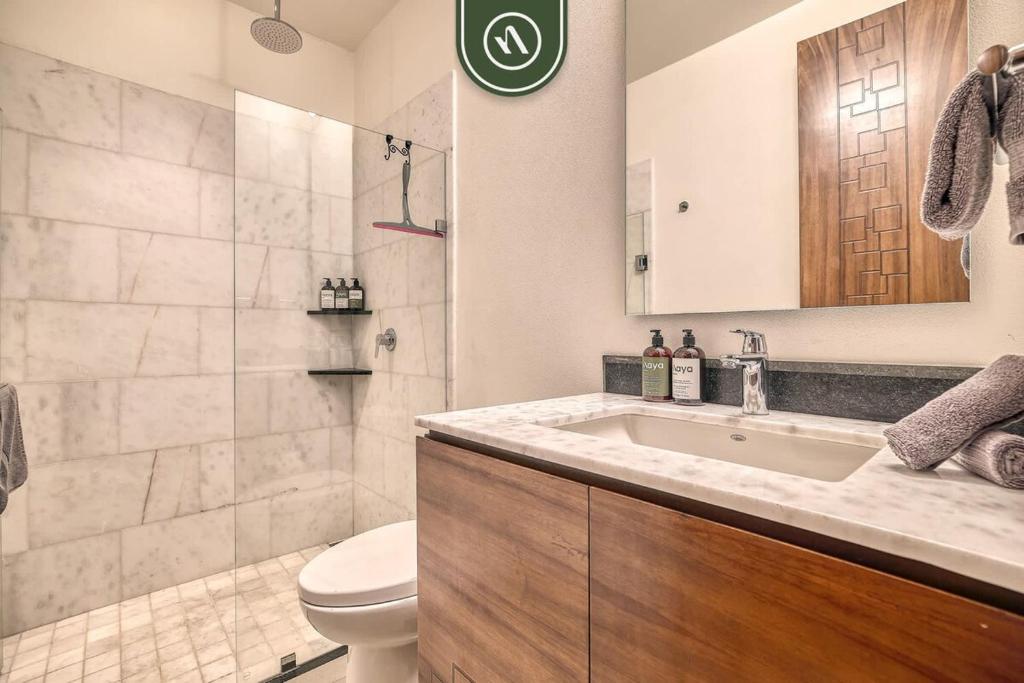 Luxury 2 BR Condo near Golf Courses and Marina - 2