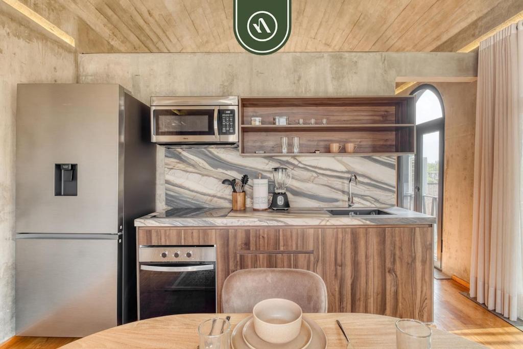 Luxury 1 BR Condo in Downtown - AC - Peaceful - 4