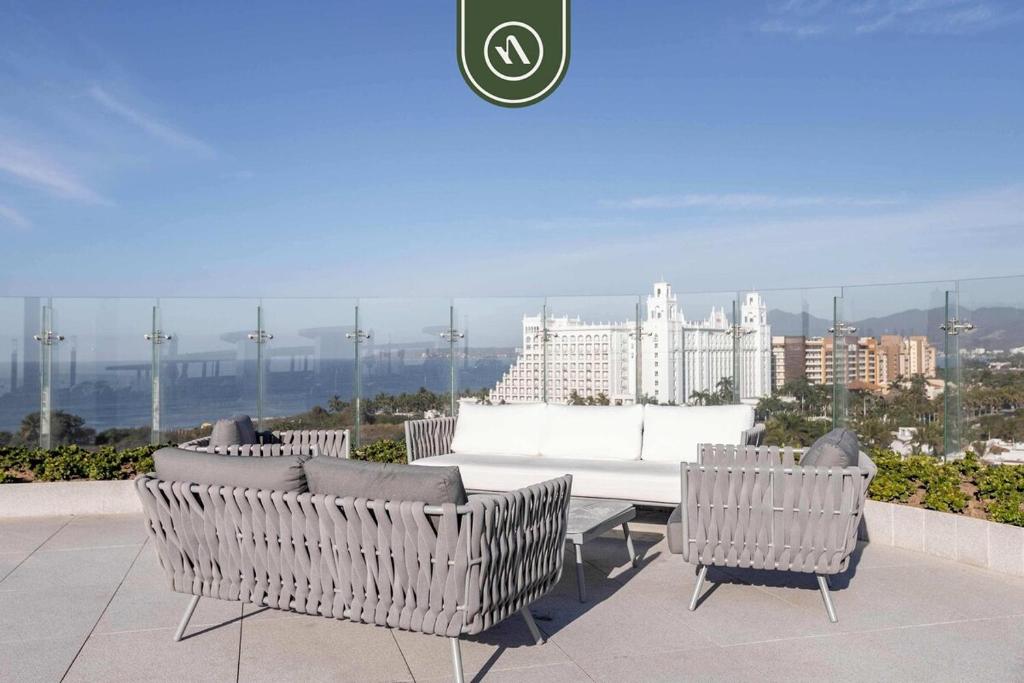 Luxury 3 BR Condo - Beach Access 1 Block Away - 4