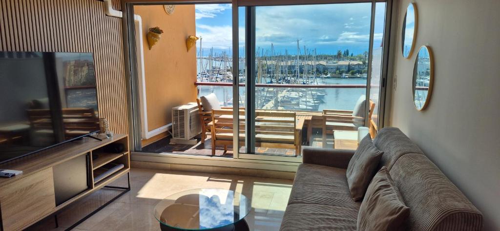 T2, vue imprenable sur le port, parking, clim, wifi - 1