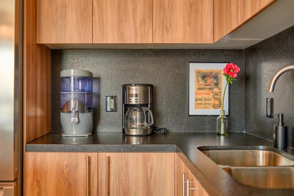 Cozy 1Br Apt - Pool - Gym - 2 Min to the Beach - 2