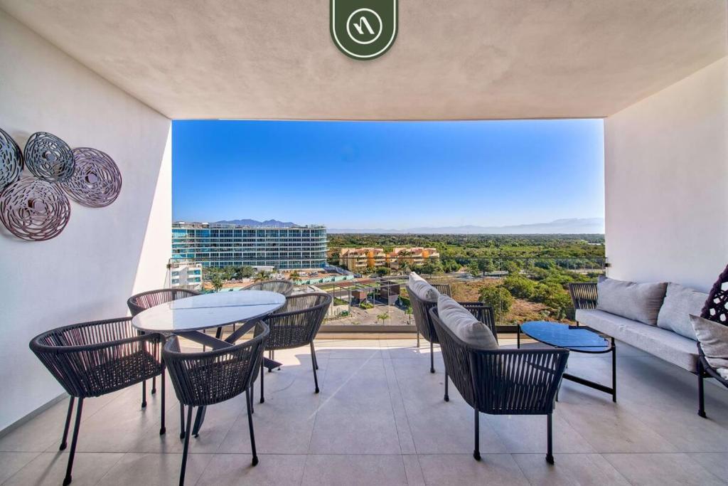 Oceanfront 2BR Condo -Private Balcony - Beach - 4