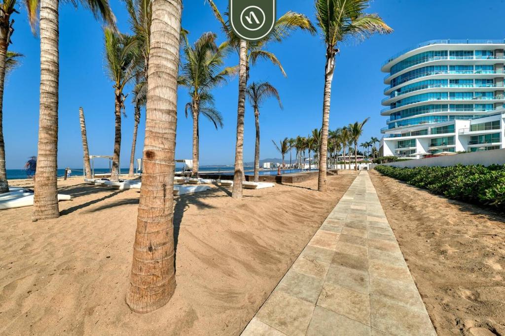 Oceanfront 2BR Condo -Private Balcony - Beach - 5