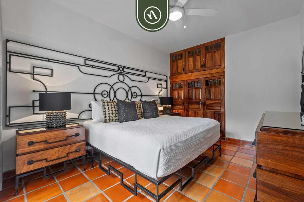 Stylish 2 BR Condo in Romantic Zone - Rooftop Pool - 3