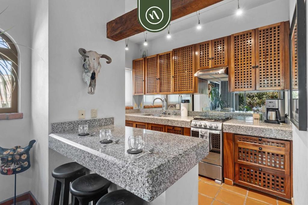 Stylish 2 BR Condo in Romantic Zone - Rooftop Pool - 5