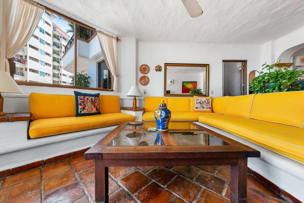 Ocean view 2Br Condo-Balcony-Beach-Pool - 305 - 3