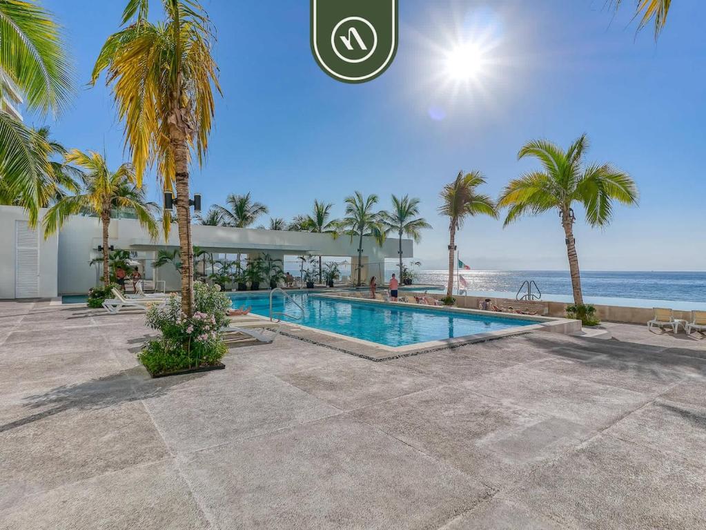 Amazing Oceanfront 1BR Condo - Rooftop Pool - 3