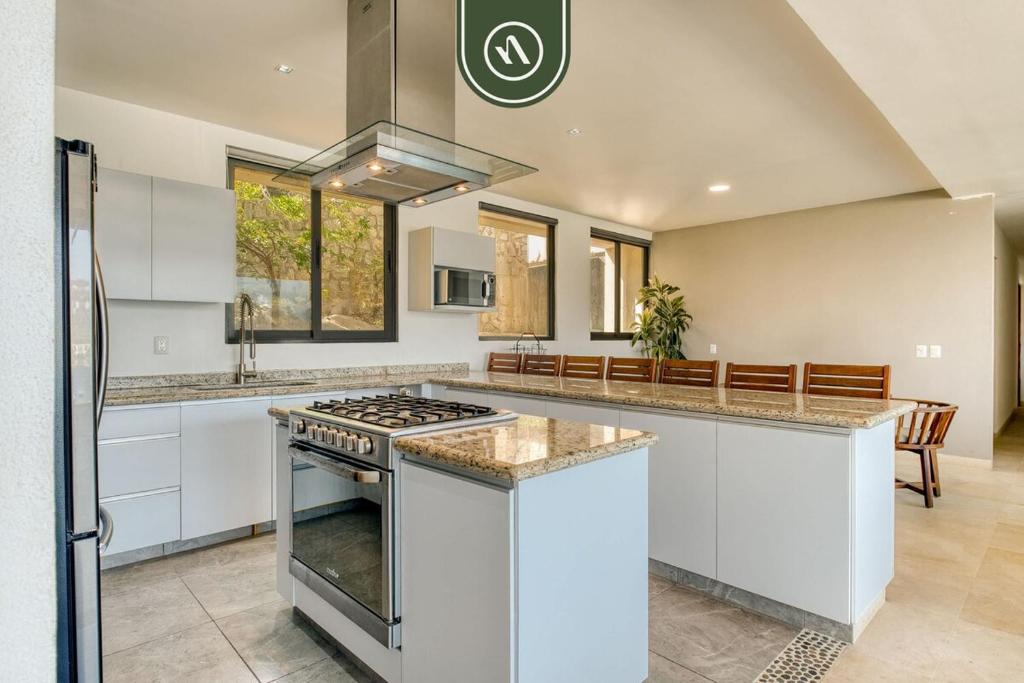 Luxury 4 BR Condo - Amazing Bay View - Pool - 4