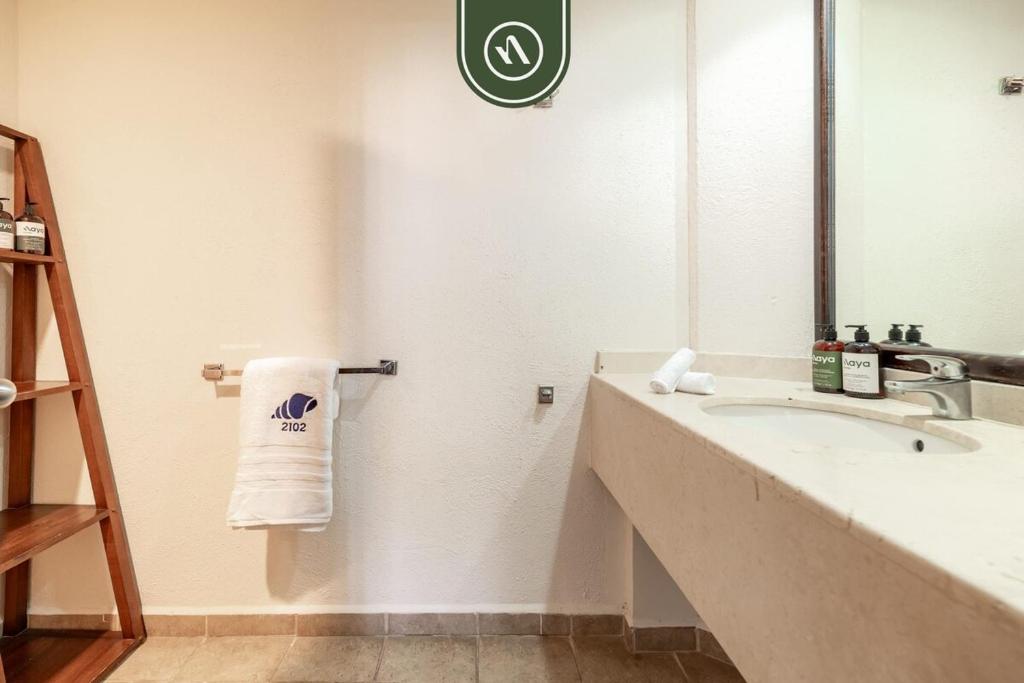 3BR Condo in the Krystal Grand Hotel - Beach - 3