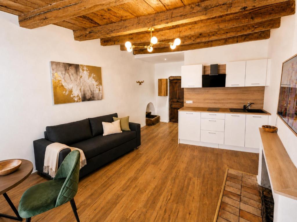 Elegant flat in old town, 2 mins walk to lake - 4