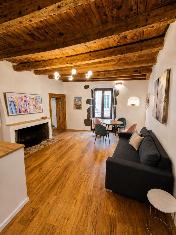 Elegant flat in old town, 2 mins walk to lake - 1