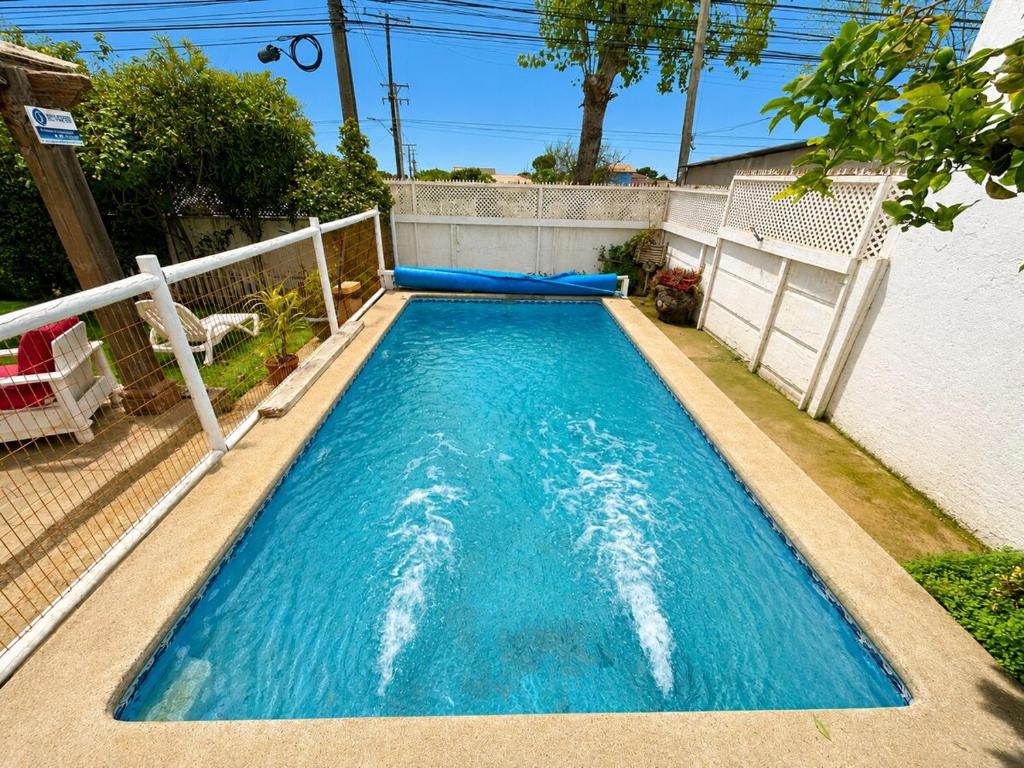 Casa con piscina en condominio a pasos de la playa - 3