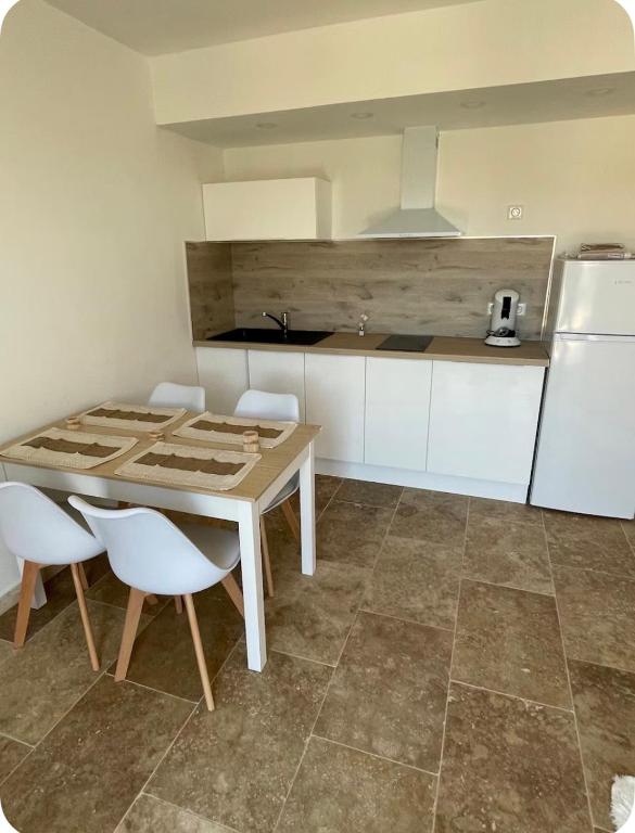 Appartement cœur village 1 - 3
