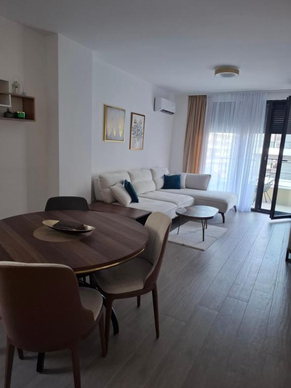 Ksenia - 1