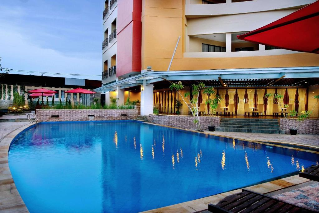 Swimming pool, Aston Pontianak Hotel and Convention Center in Pontianak