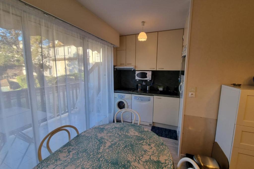 Charming apartment with balcony in Cabourg - 4
