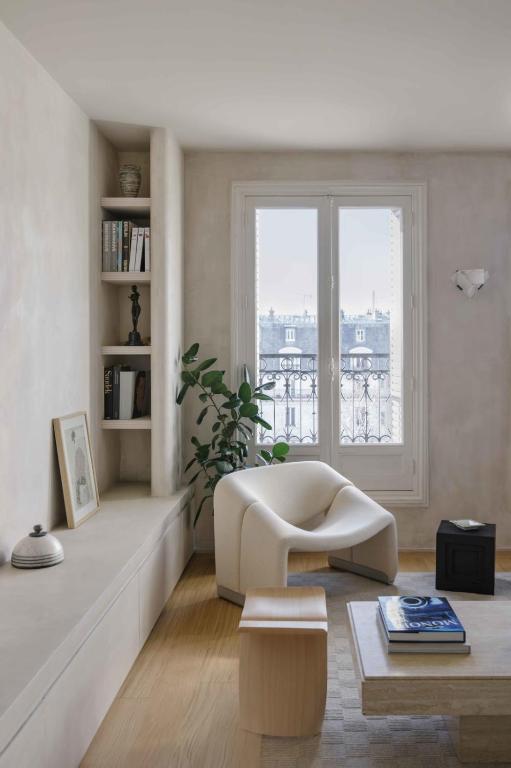 Spacious apartment overlooking the Eiffel Tower - 2