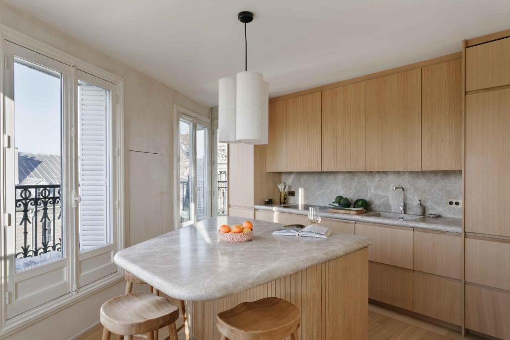 Spacious apartment overlooking the Eiffel Tower - 5