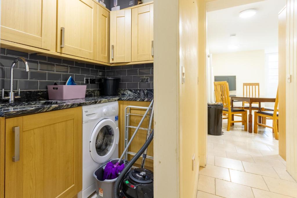 Homely 3 Bedroom Central Edinburgh photo 6