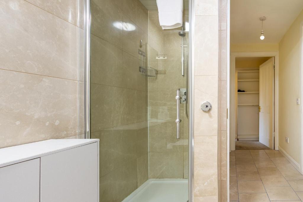Homely 3 Bedroom Central Edinburgh photo 4