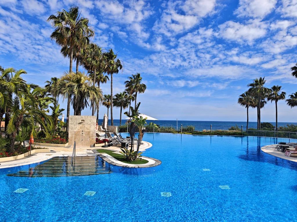 Beachfront Penthouse & SPA & Pools & Gym – EHHouse - 1