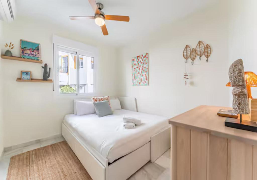 2 bed Apartment - Beachfront with Roof Terrace - Pass the Keys - 5