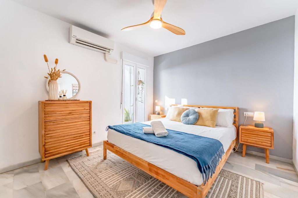 2 bed Apartment - Beachfront with Roof Terrace - Pass the Keys - 2