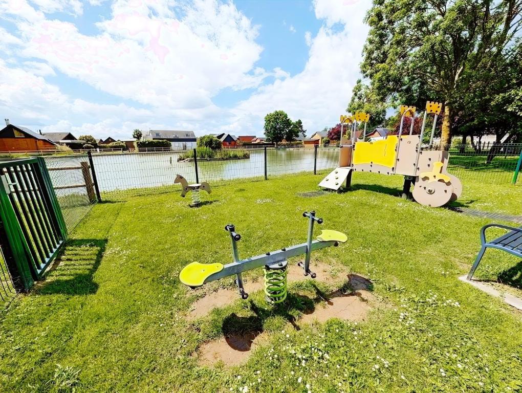 Le Chalet 48 au bord du lac avec piscine & parking gratuit - mer et centre ville à moins de 5 minutes en voiture - 3