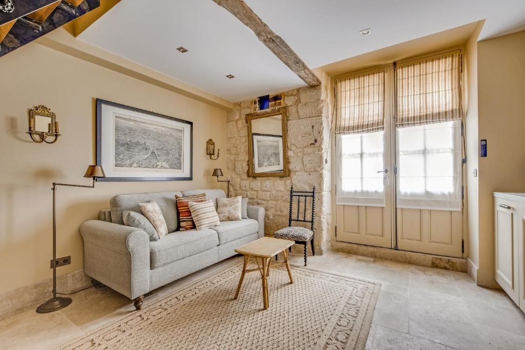Pick A Flat's Apartments in Saint Germain - Paul-Louis Courier - 1