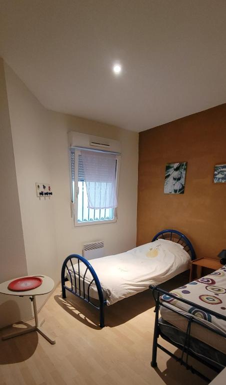Calme et cour privée, apt près de la médiathèque - 4