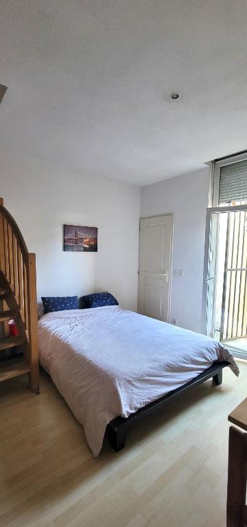 Calme et cour privée, apt près de la médiathèque - 5