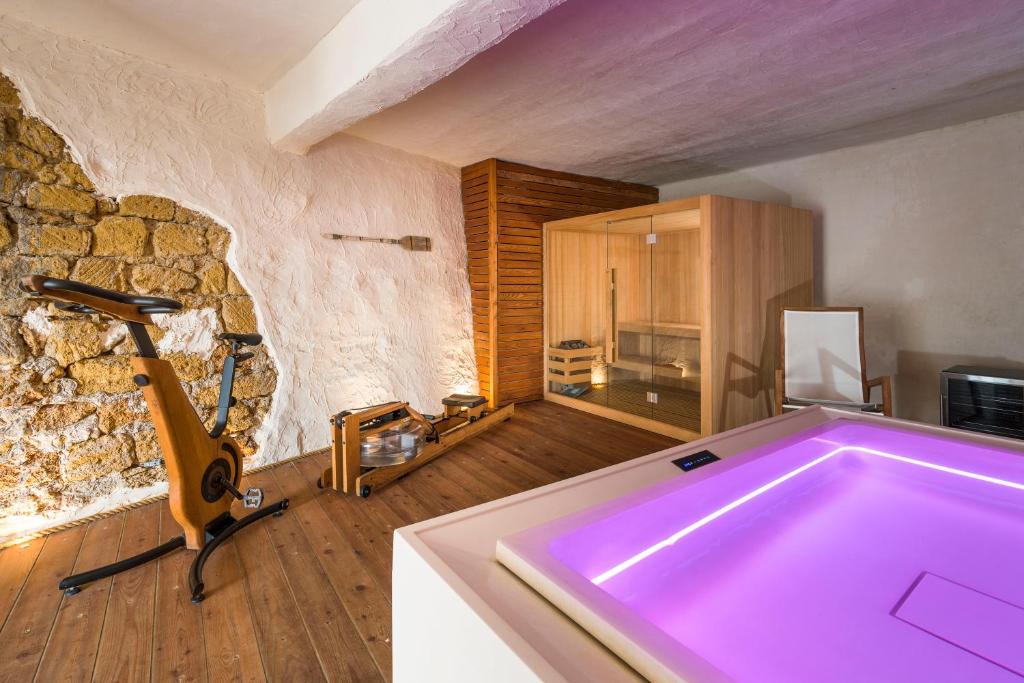 Design house with pool & direct access to the sea - 5