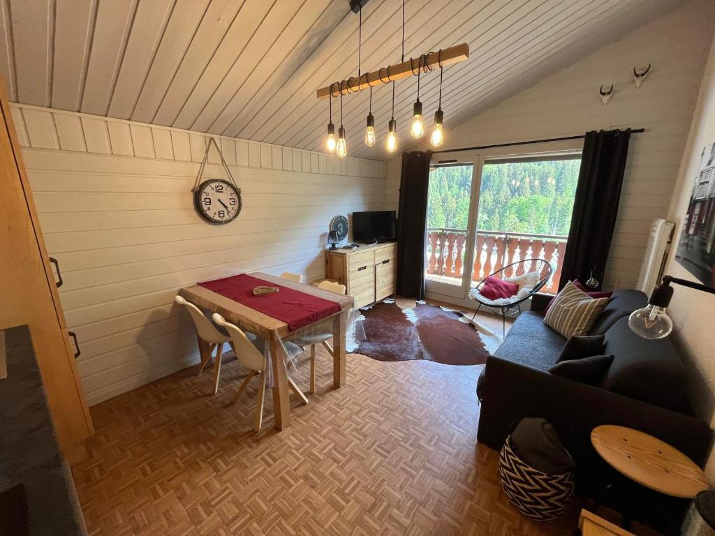 Appartement cocooning pour 4 avec balcon et garage à Châtel - FR-1-198-196 - 1