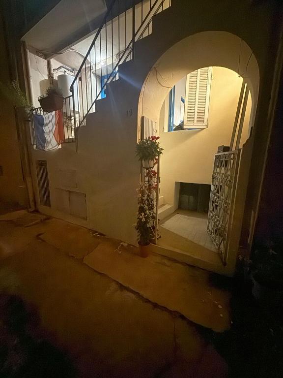 Centrally located Provençal apartment - 1