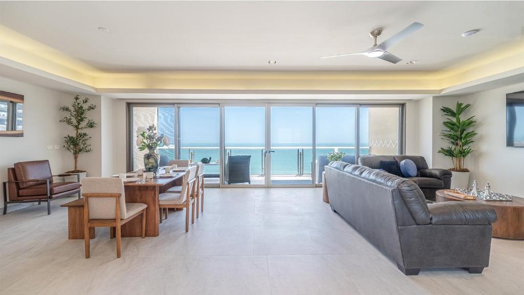 Luxury Beachfront Escape with Stunning Ocean Views - 3
