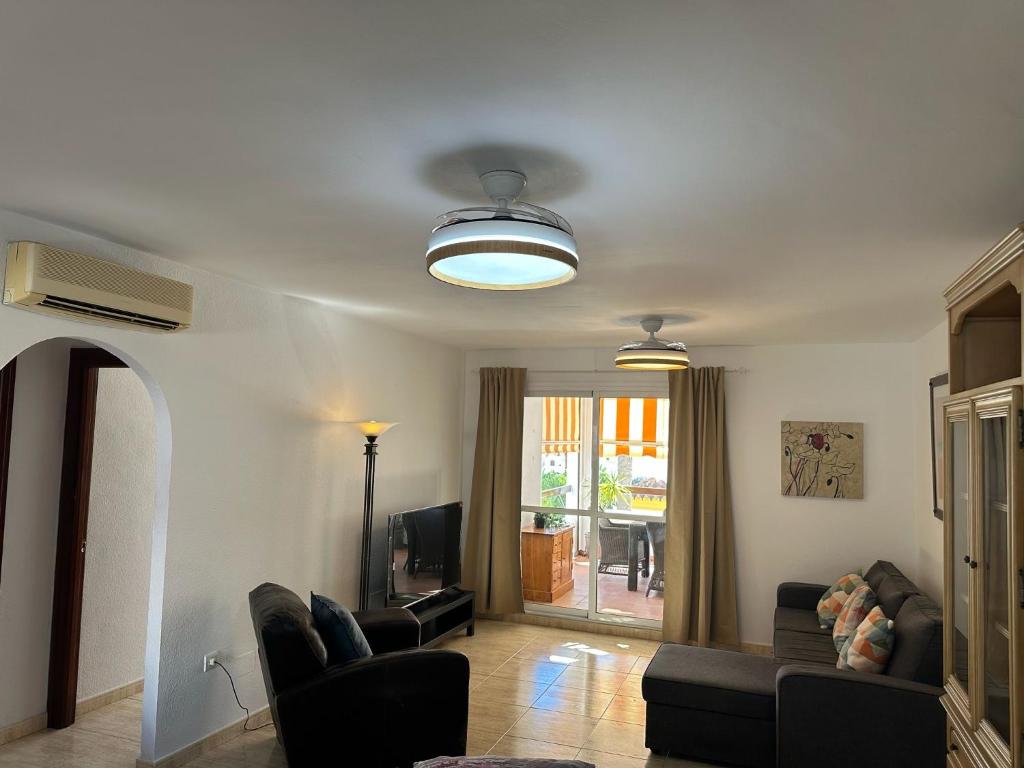Palm Tree Avenue Penthouse Apartment - 4