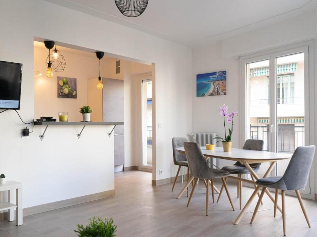 3 rooms with balcony and parking 3 min from the sea - 3
