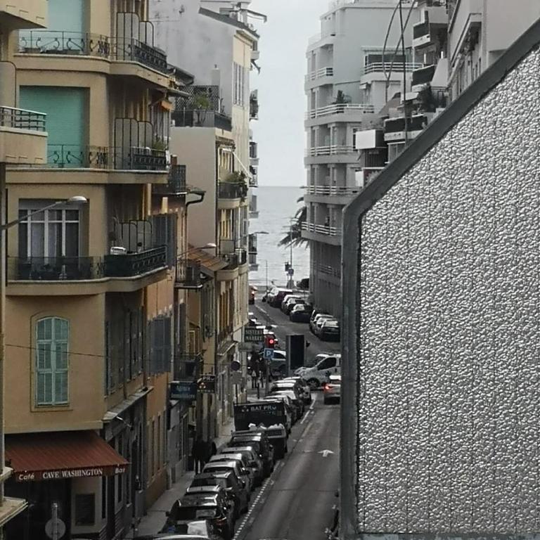 3 rooms with balcony and parking 3 min from the sea - 4