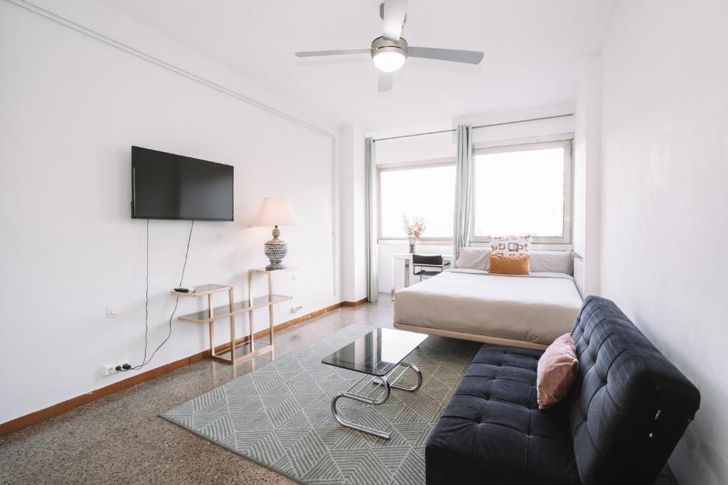 Central Gracia Apartment & 4 BDR & 8 guests - 3