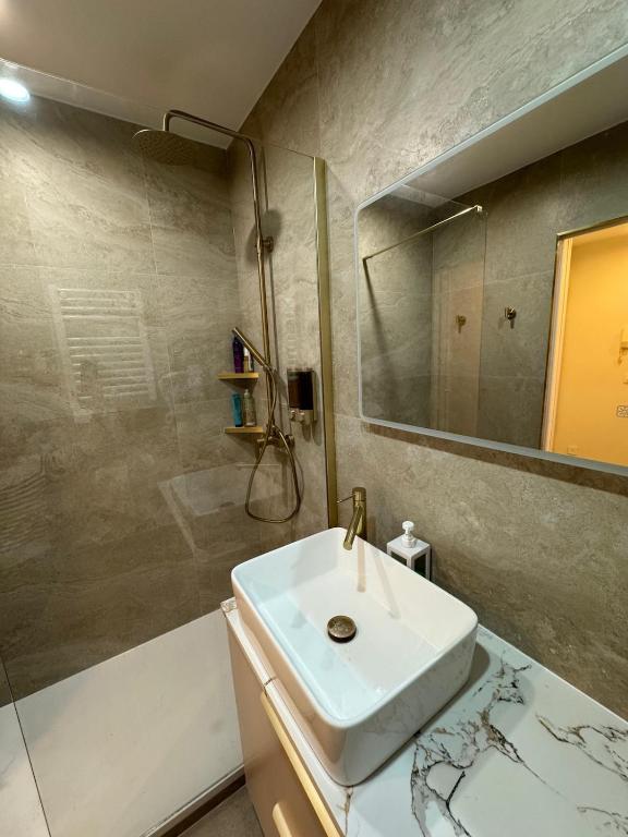 French Riviera Chic Cocoon - pool, beach, parking - 2