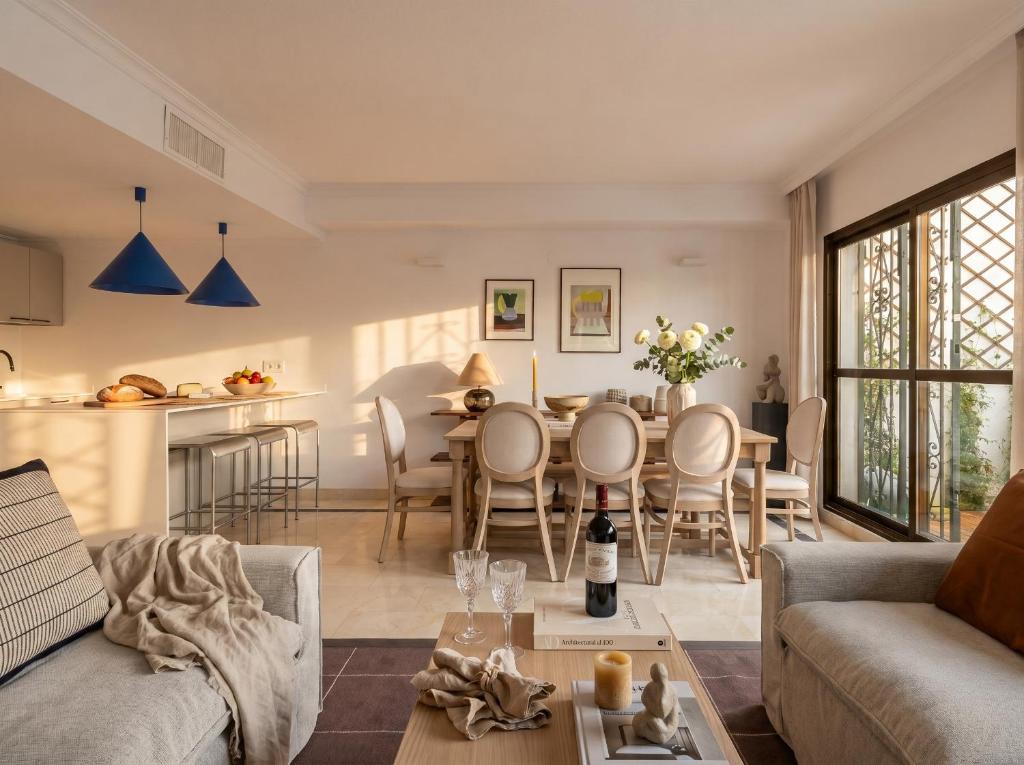 Newly Renovated 4 Bdr House Minutes From The Beach - 1