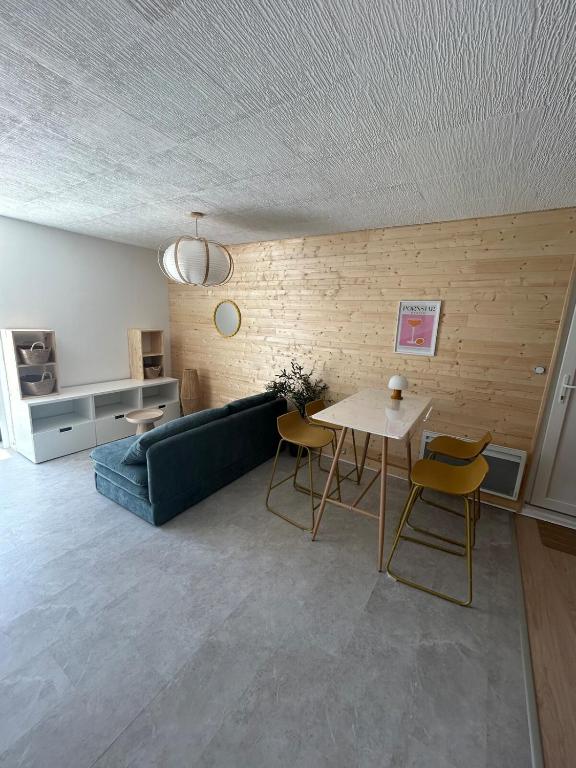 Studio cosy avec terrasse à 400m de la plage - 2