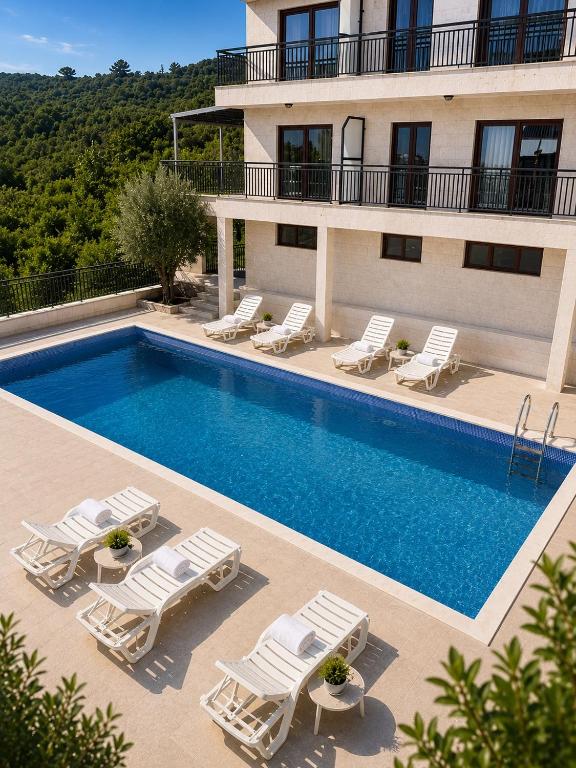 Lavander Apartment W Pool and Private Beach - 1