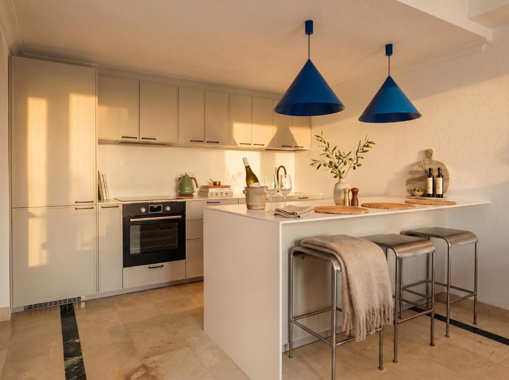 Newly Renovated 4 Bdr House Minutes From The Beach - 3