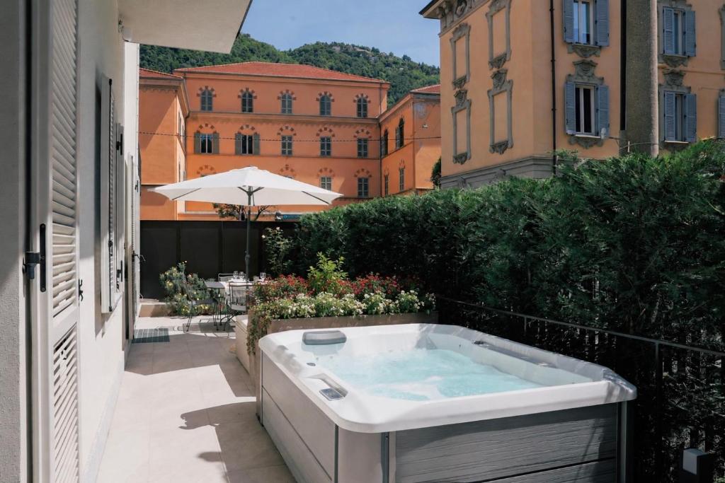 La Terrazza - Private Jacuzzi in Downtown Como - 1