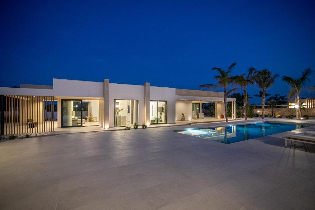 Villa Odette Avola - Heated Pool, Spa & Gym - 3