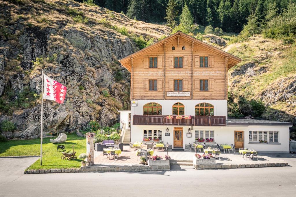 Hotel Breithorn — Hotel in Blatten