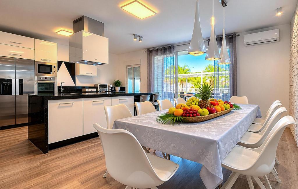 Beautiful Home In Murcia With Private Swimming Pool, Can Be Inside Or Outside - 5