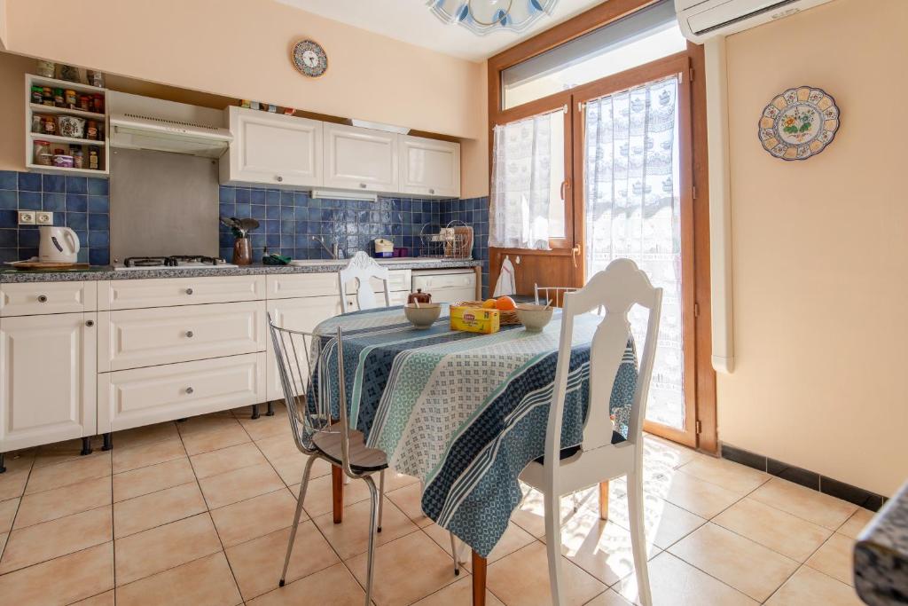 Spacious air conditionned apartment with balcony - 4